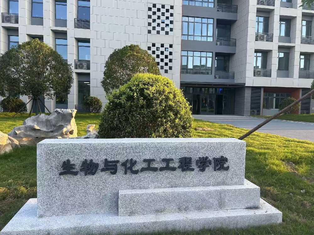 南海区扬州职业大学体育场高杆灯项目